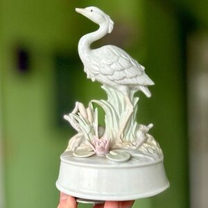 VTG Marsh Bird White Egret Musical Figurine Cottagecore Cabin Accent Decor